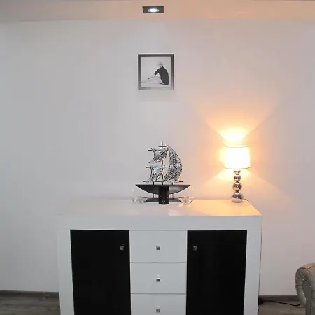 Apartment 3d *